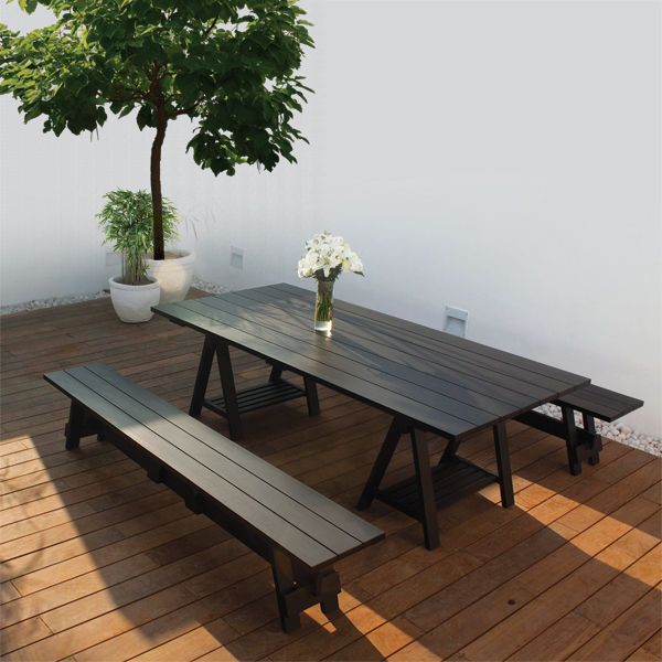 Tables , By Ultra By Ultra Jardines de estilo moderno Mobiliario