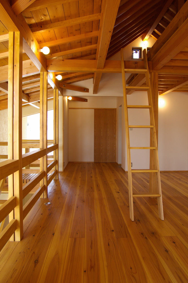 新・鎌・家, 環境創作室杉 環境創作室杉 隨意取材風玄關、階梯與走廊