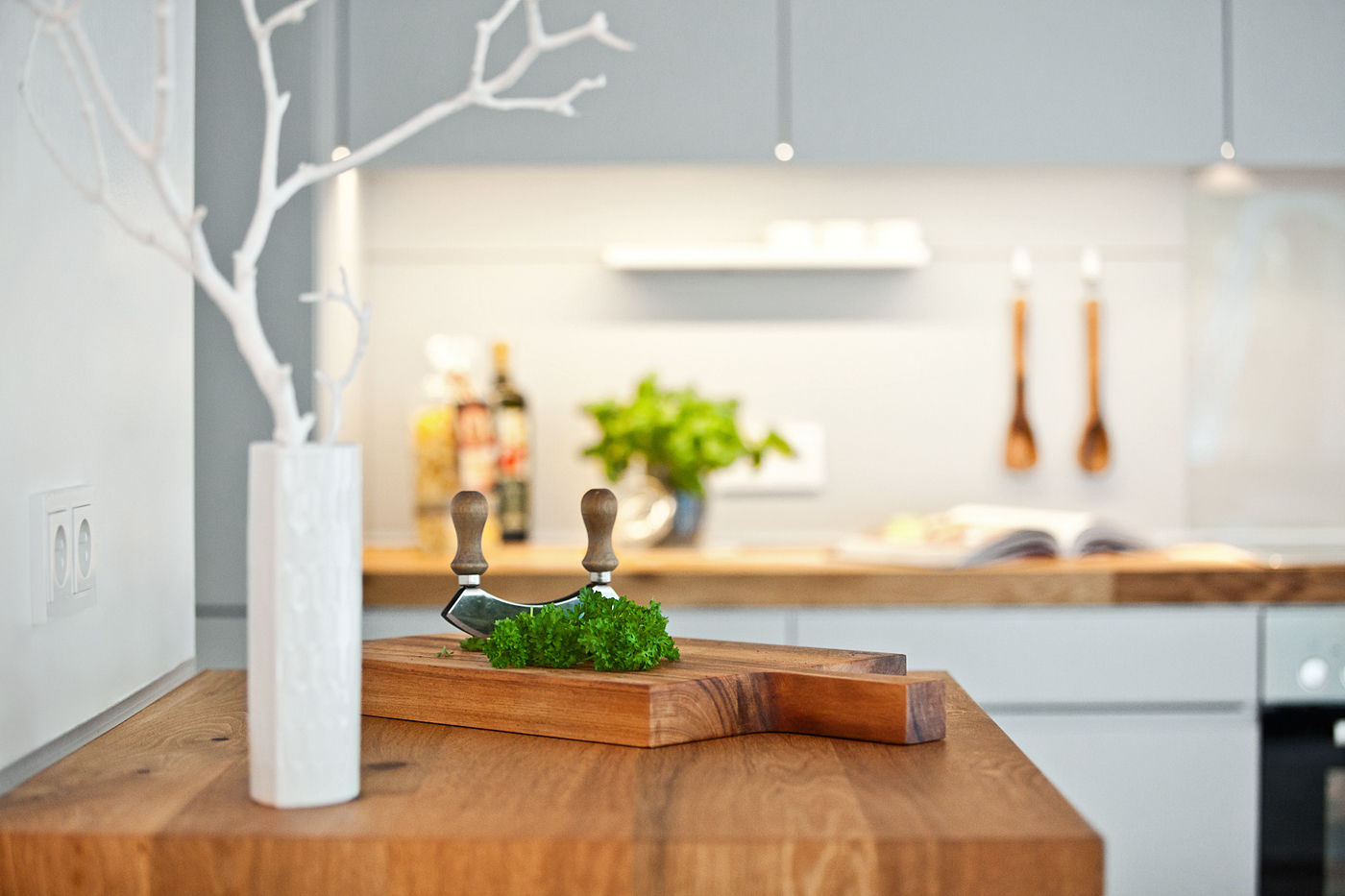Offene Küche mit Holzarbeitsplatte, Lukas Palik Fotografie Lukas Palik Fotografie 現代廚房設計點子、靈感&圖片