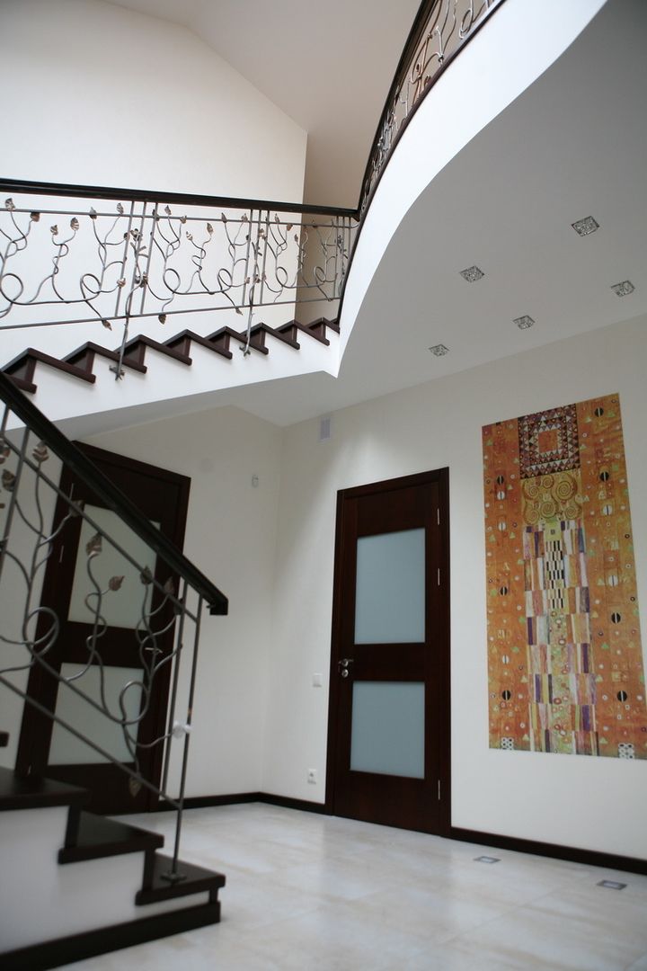 Загородный дом под Минском, Дизайн В Стиле Дизайн В Стиле Couloir, entrée, escaliers originaux