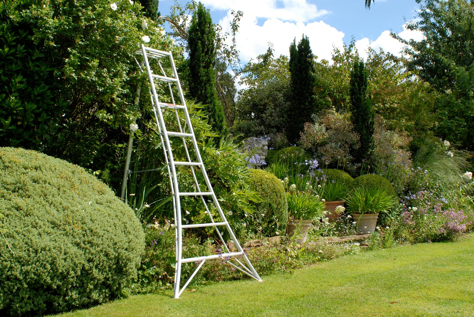 Niwaki Tripod Ladder Niwaki Country style garden