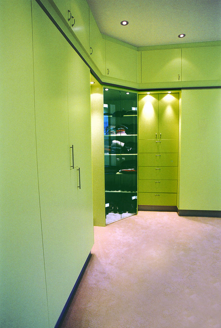 De kleedkamer 1 ABC-Idee Moderne kleedkamers Deur,Hout,Armatuur,Het opbouwen van,Vloer,Vloeren,Elektriciteit,Tinten en tinten,Plafond,Glas