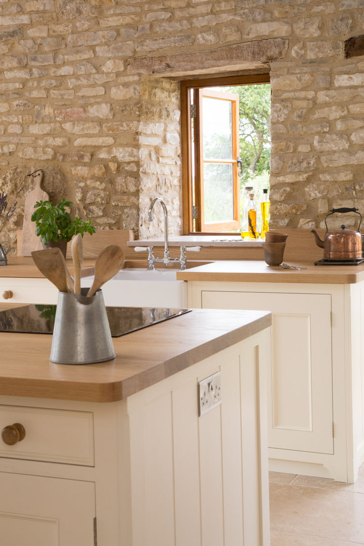 A Traditional Country Kitchen homify Kitchen