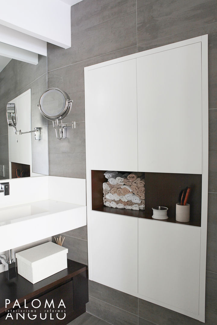 homify Modern bathroom