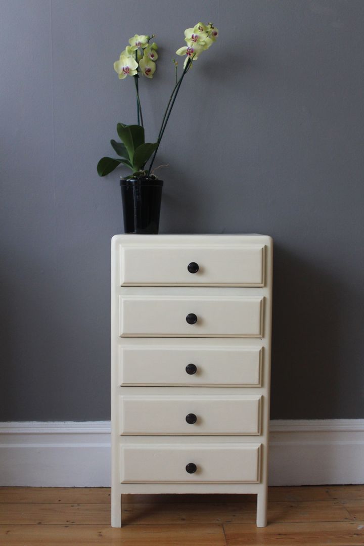 Vintage French chest of drawers Owl and the Elephant Kırsal Yatak Odası Komodinler