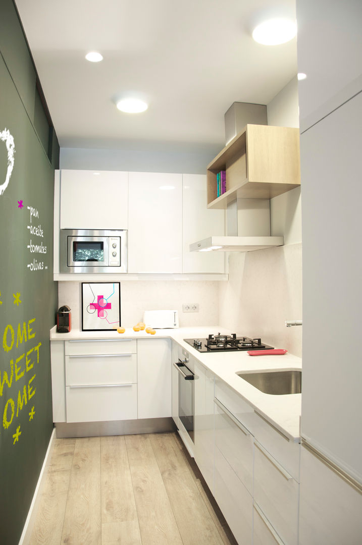 Reforma de vivienda en el ensanche de Barcelona, 5lab 5lab モダンな キッチン