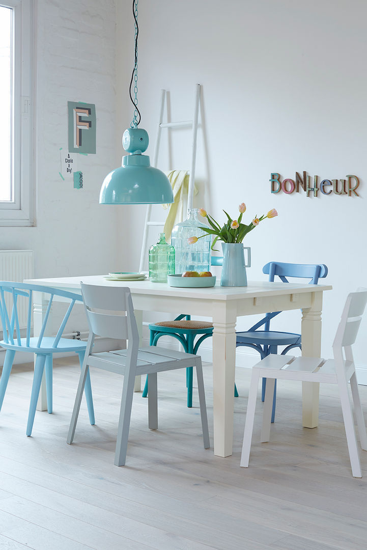Ein Stuhl, der Farbe an den Tisch bringt, diewohnblogger diewohnblogger Comedores de estilo moderno Mesas
