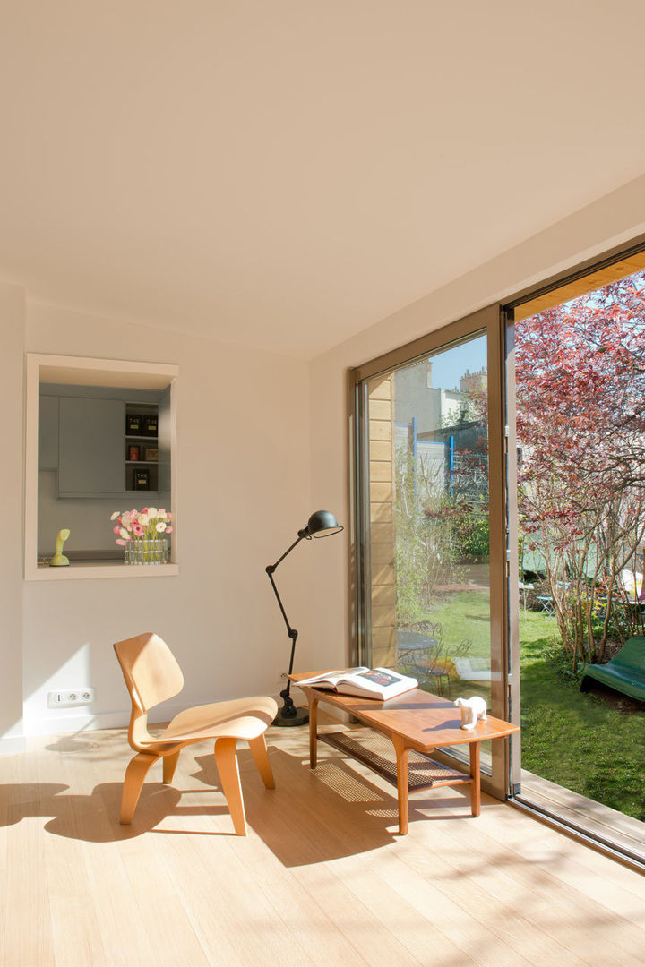 La Verte Maison, MELANIE LALLEMAND ARCHITECTURES MELANIE LALLEMAND ARCHITECTURES Modern living room