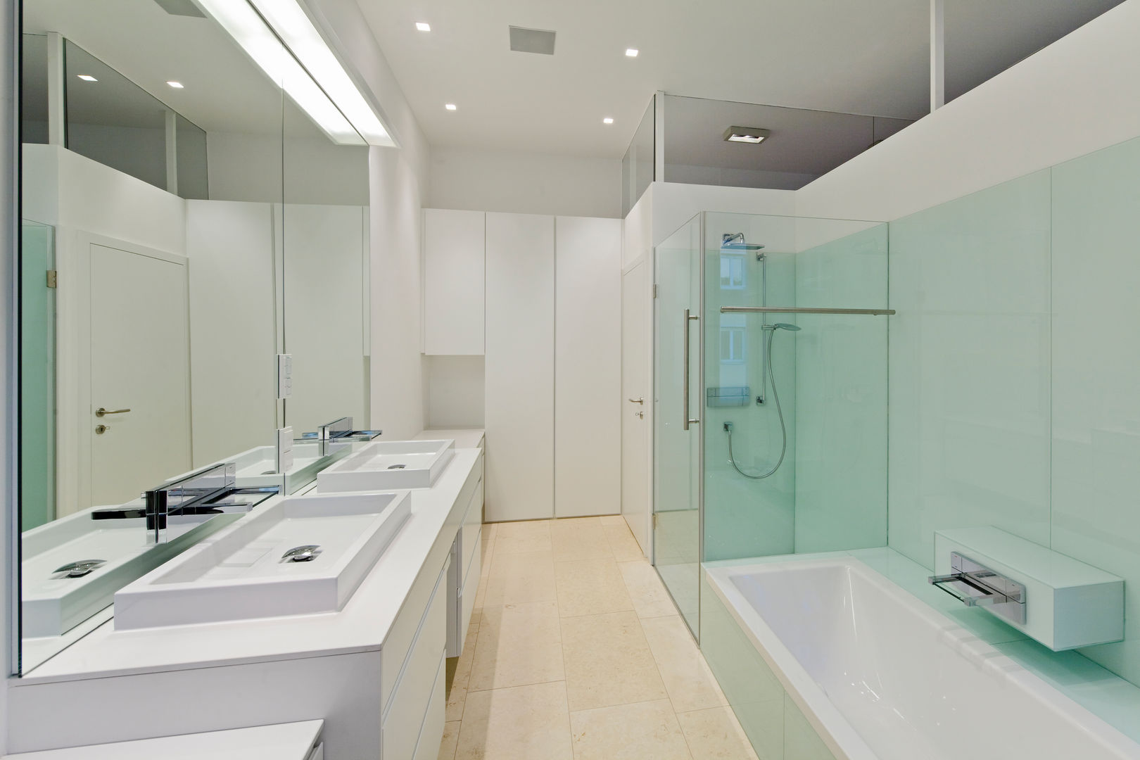 Penthouse K, t-hoch-n Architektur t-hoch-n Architektur Modern bathroom