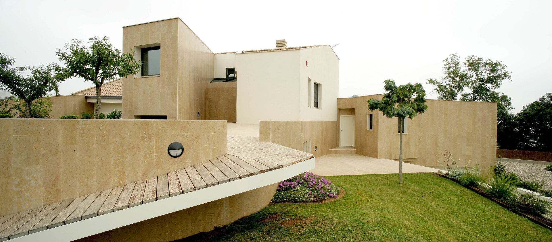 Casa promenade – vivienda unifamiliar en Caselles , Miàs Architects Miàs Architects Maisons modernes