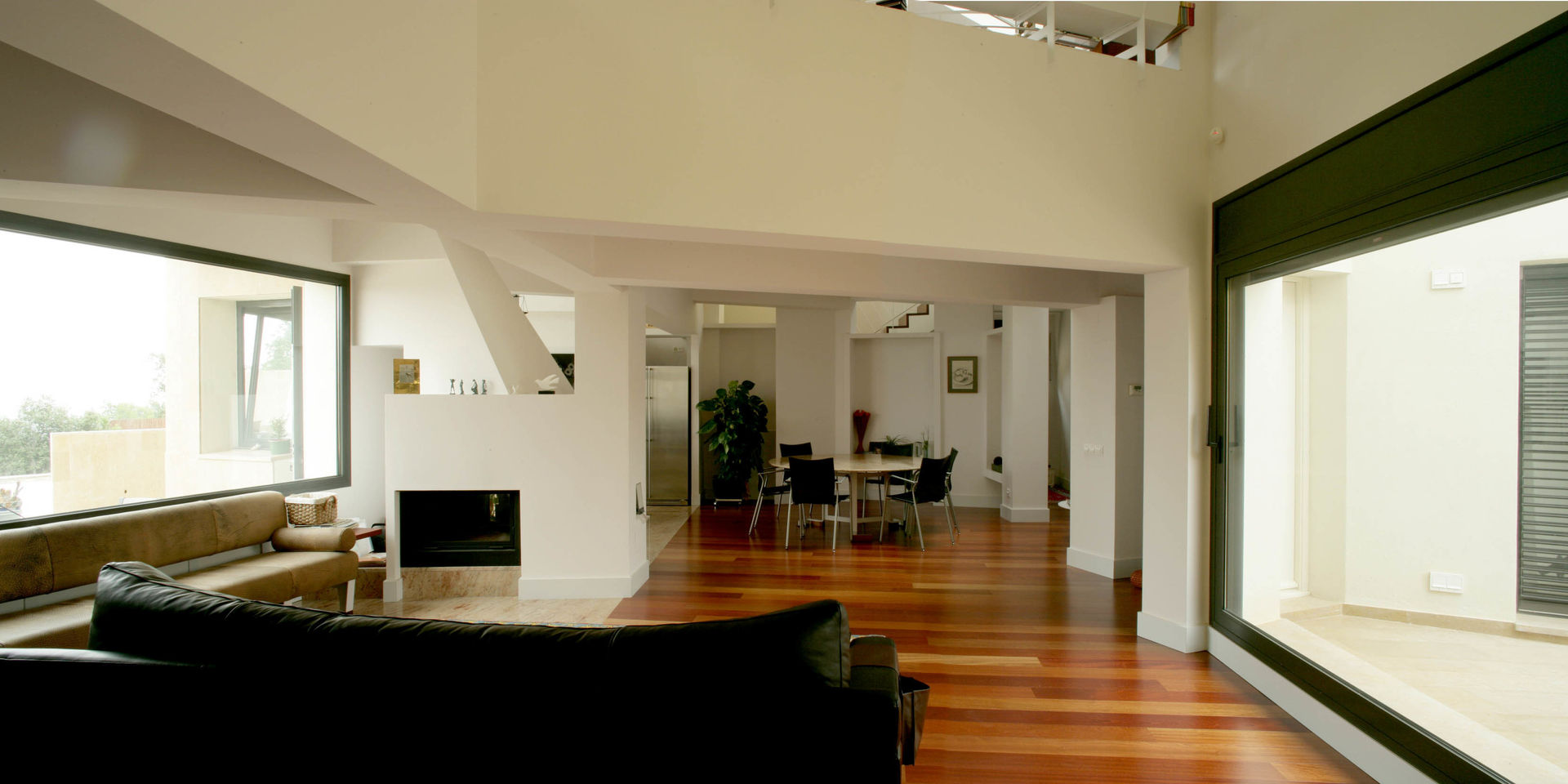 Casa promenade – vivienda unifamiliar en Caselles , Miàs Architects Miàs Architects Modern dining room