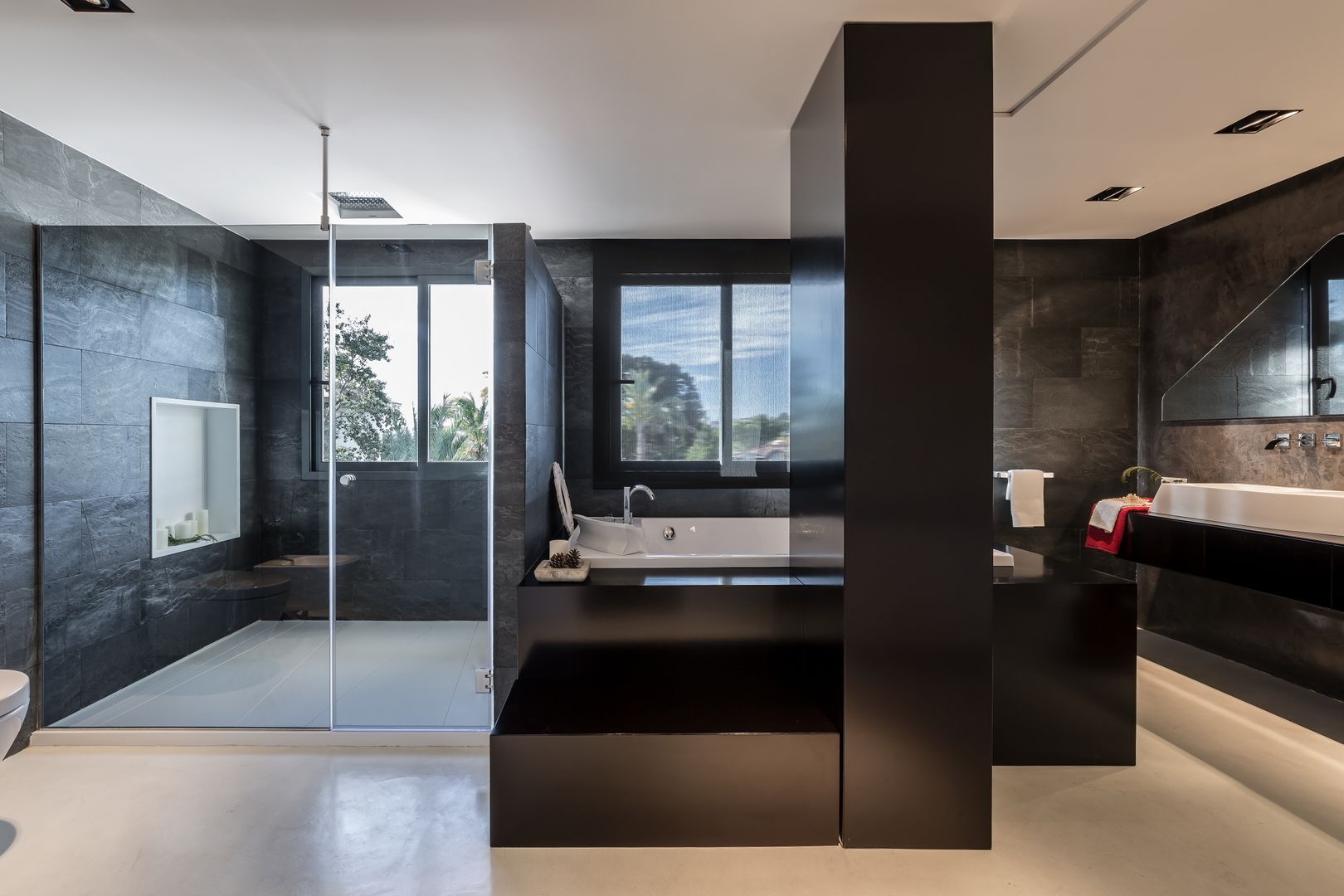 Baño spa Laura Yerpes Estudio de Interiorismo Baños de estilo moderno