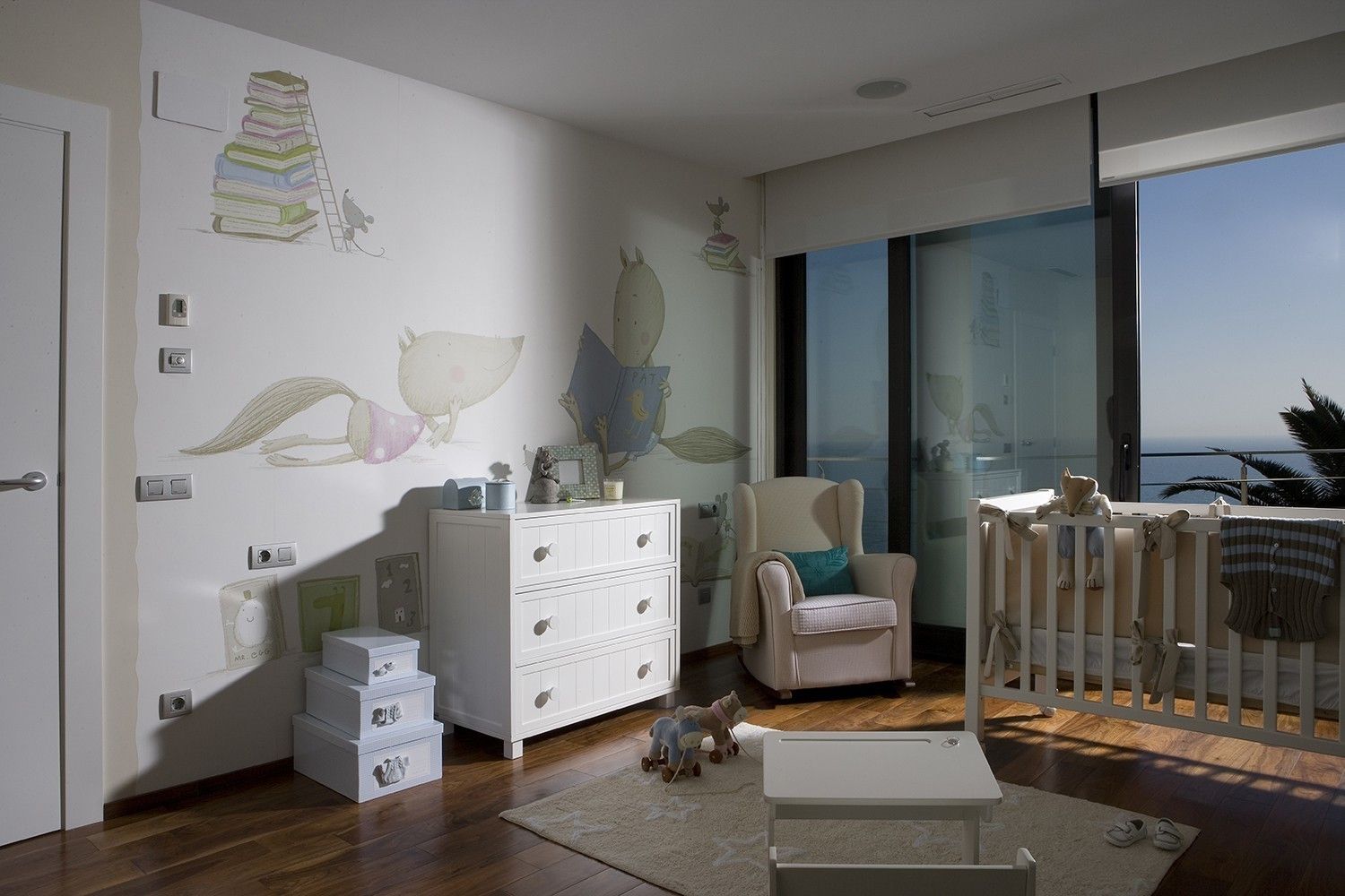 Una villa con vistas al mediterráneo, Laura Yerpes Estudio de Interiorismo Laura Yerpes Estudio de Interiorismo Nursery/kid’s room