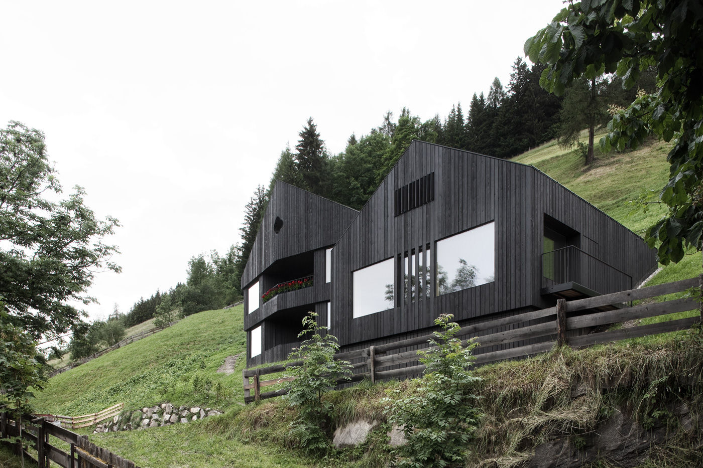 CHALET - LAPEDEVILLA, PEDEVILLA ARCHITECTS PEDEVILLA ARCHITECTS 모던스타일 주택