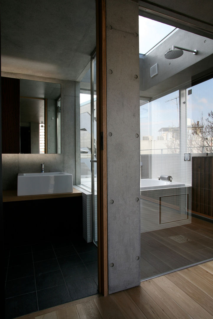 西麻布の家, 東章司建築研究所 東章司建築研究所 Modern Bathroom