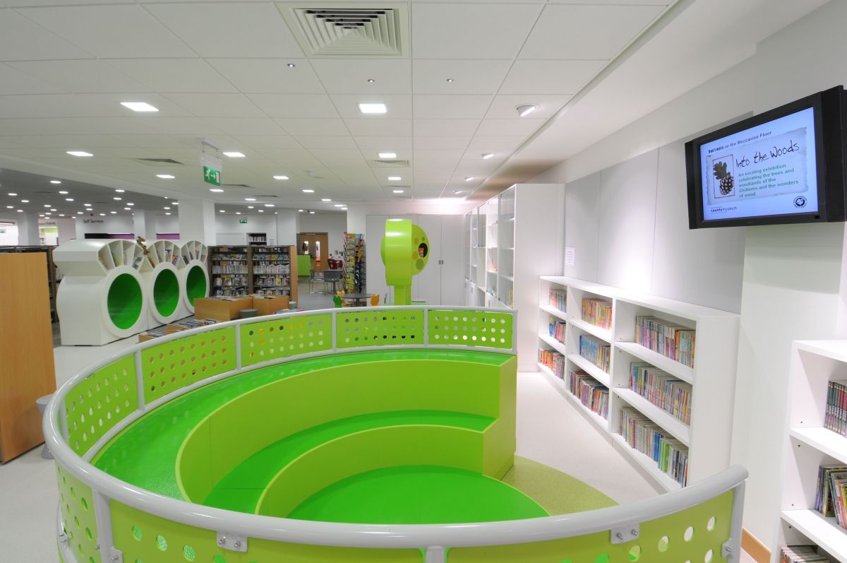 Children's area - High Wycombe Library Salt and Pegram مساحات تجارية محلات تجارية