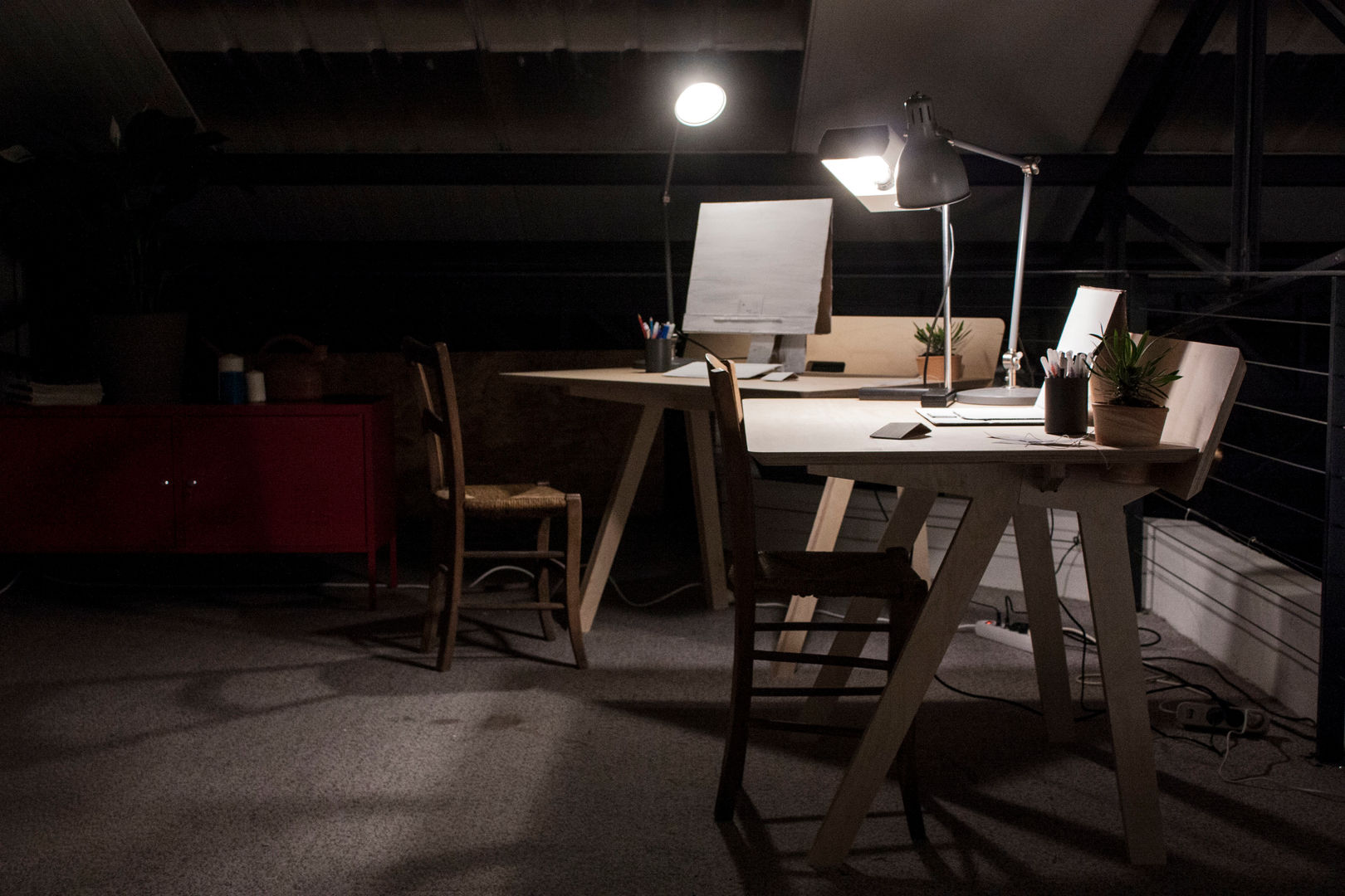 DIY Desk, Aria Ann Aria Ann Estudios y despachos minimalistas Escritorios