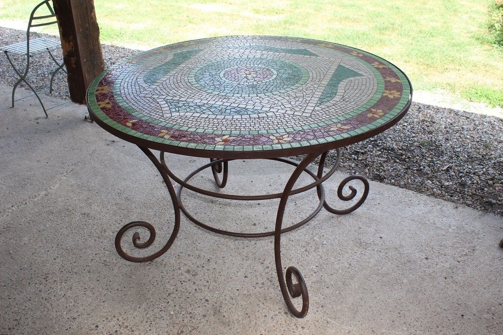 Table en fer forgé, plateau mosaïque, Mosa-Louisa Mosa-Louisa حديقة أثاث