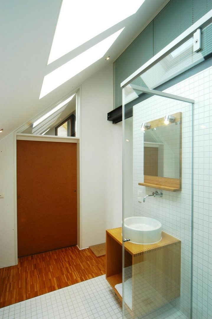 Wohnhaus in Reilingen, Architekten Lenzstrasse Dreizehn Architekten Lenzstrasse Dreizehn Modern bathroom