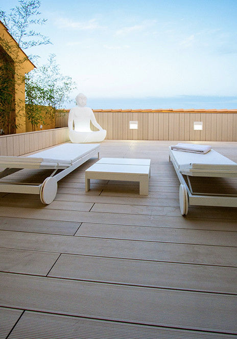 ​Apartamento en la playa de Moncofa, Chiralt Arquitectos Chiralt Arquitectos Minimalist balcony, veranda & terrace