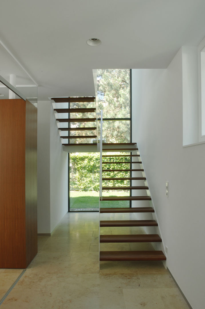 Einfamilienhaus in Lustenau / Österreich, Früh Architekturbüro ZT GmbH Früh Architekturbüro ZT GmbH Modern Corridor, Hallway and Staircase