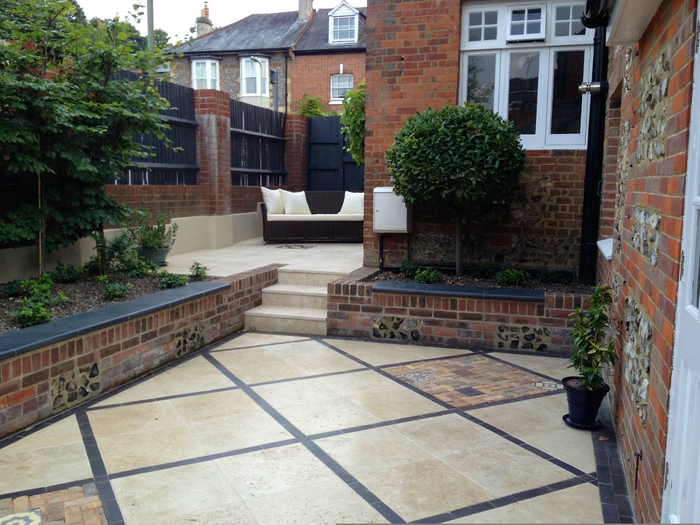 Courtyard Amy Perkins Garden Design Ltd Jardins mediterrânicos