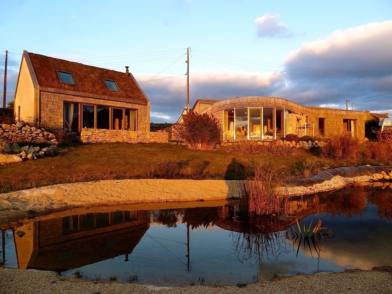 Une maison paille au bout du monde, Karine Montagnon Karine Montagnon Eklektik Evler