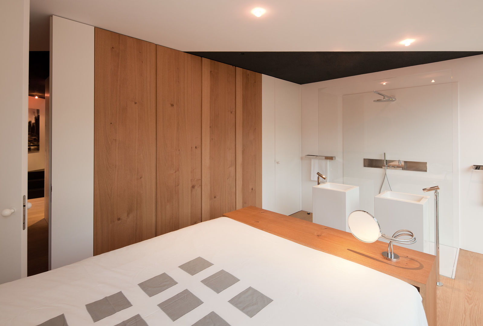 Schwarz auf Weiß, Fabi Architekten BDA Fabi Architekten BDA Dormitorios minimalistas Placares y cómodas