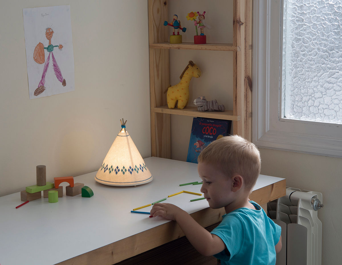 TIPI Lamp / BUOKIDS, Javier Herrero* Studio Javier Herrero* Studio 地中海デザインの 子供部屋 照明