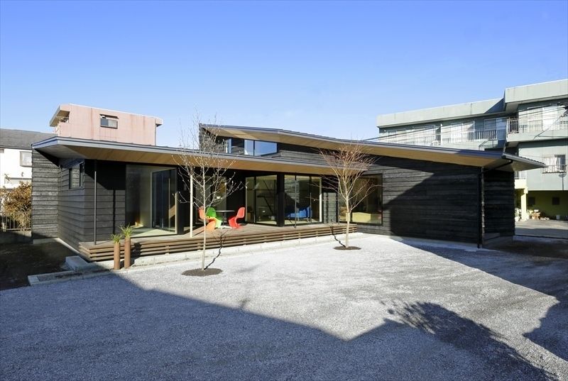 Yakisugi House, 長谷川拓也建築デザイン 長谷川拓也建築デザイン Casas de estilo asiático