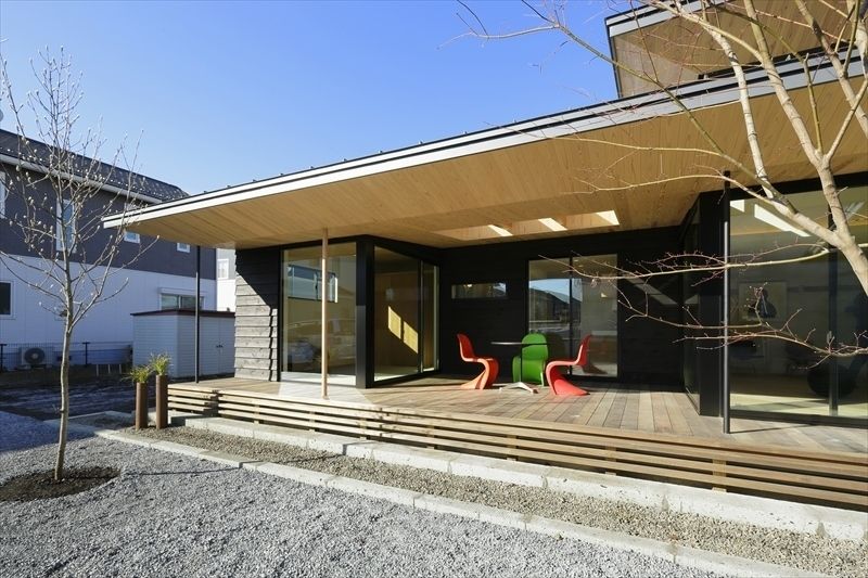 Yakisugi House, 長谷川拓也建築デザイン 長谷川拓也建築デザイン Balcon, Veranda & Terrasse asiatiques