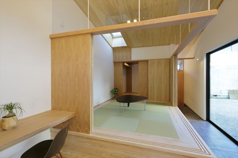 Yakisugi House, 長谷川拓也建築デザイン 長谷川拓也建築デザイン Salas multimedia de estilo asiático