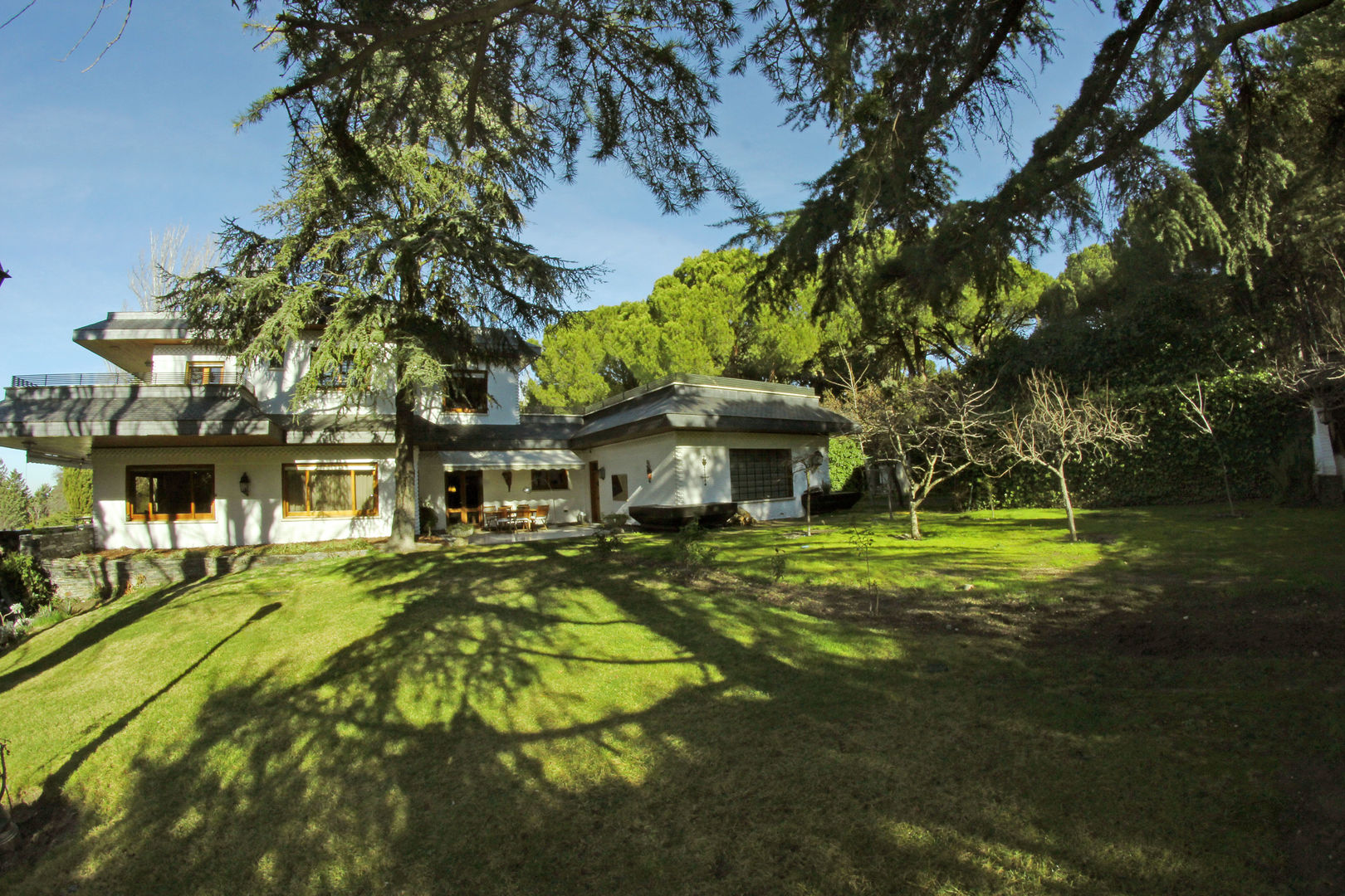 Villa Prado Largo Sauce, Pozuelo de Alarcón, Bernadó Luxury Houses Bernadó Luxury Houses حديقة