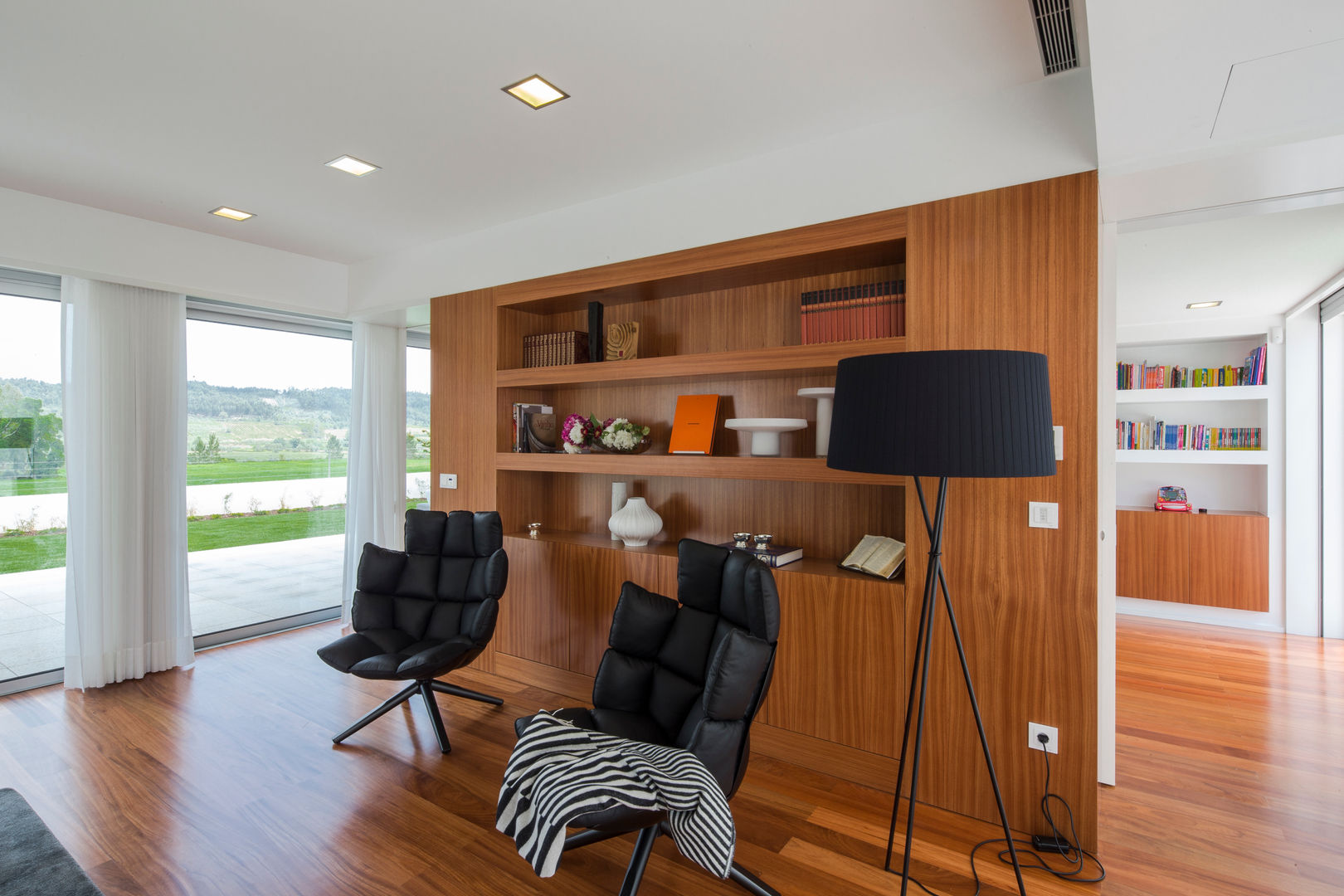 Casa PL Atelier d'Arquitetura Lopes da Costa Salas de estar modernas