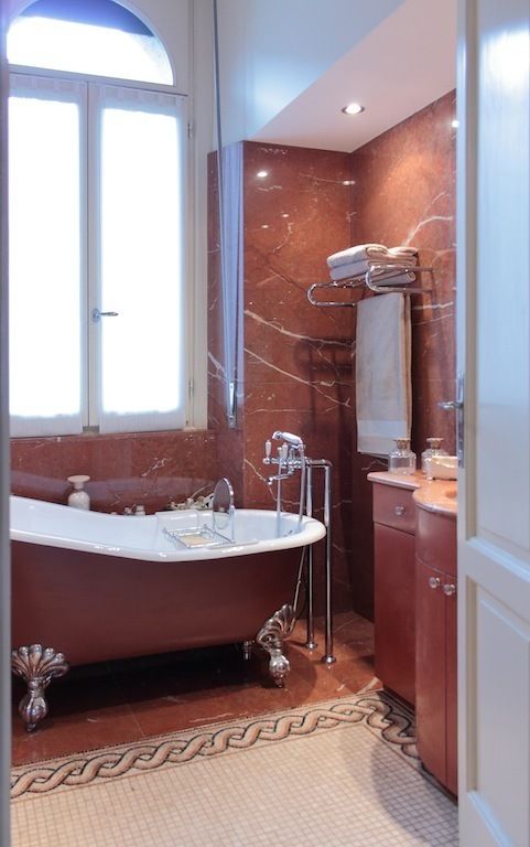 Villa Liberty in campagna, Francesca Bonorandi Francesca Bonorandi Eclectic style bathroom Bathtubs & showers