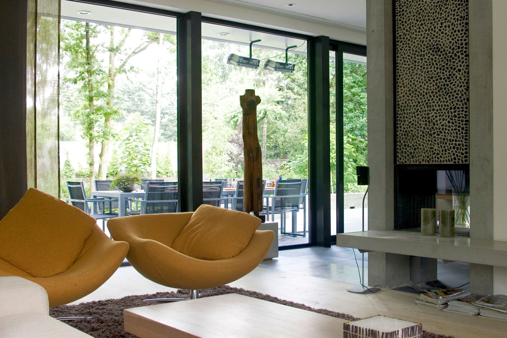 Villa Vught, Doreth Eijkens | Interieur Architectuur Doreth Eijkens | Interieur Architectuur ห้องนั่งเล่น เตาผิงและของตกแต่ง