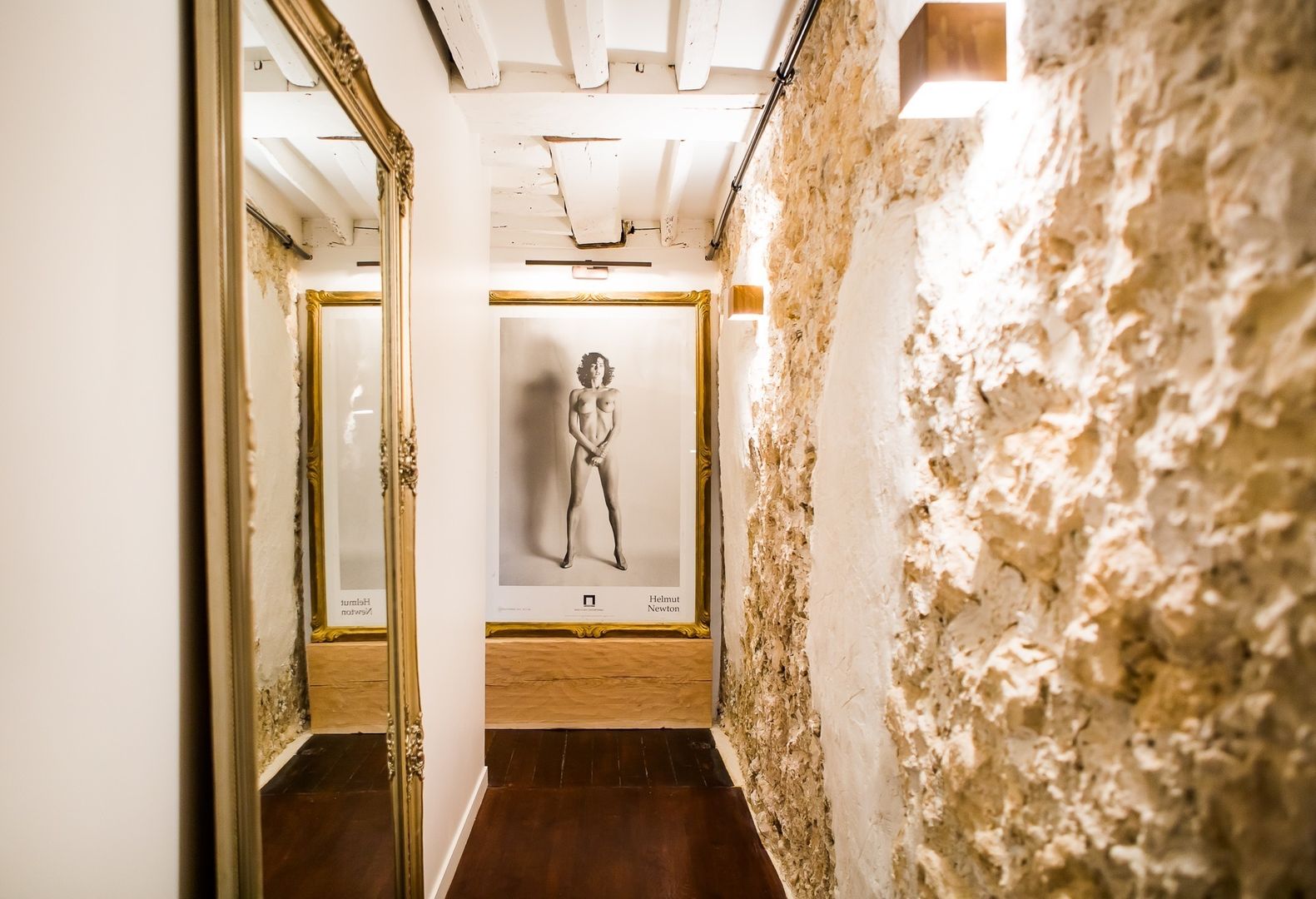 Appartement Montorgueil Paris, Hélène de Tassigny Hélène de Tassigny Eclectic style corridor, hallway & stairs