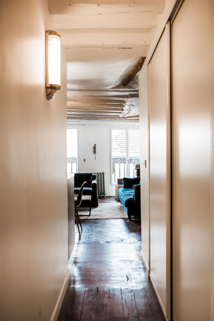 Appartement Montorgueil Paris, Hélène de Tassigny Hélène de Tassigny Modern corridor, hallway & stairs