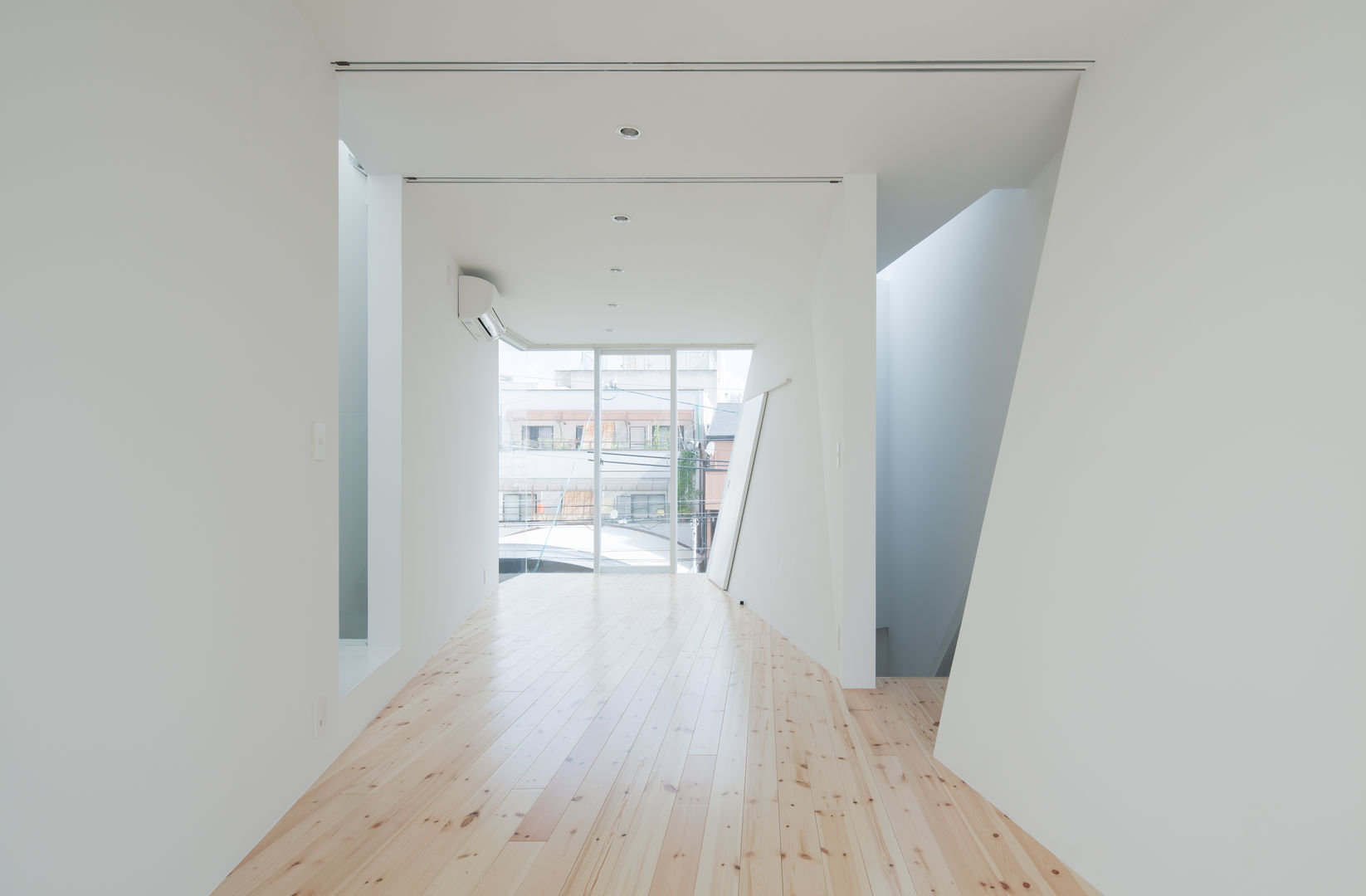 House in Tamatsu（玉津の住宅）, 井戸健治建築研究所 / Ido, Kenji Architectural Studio 井戸健治建築研究所 / Ido, Kenji Architectural Studio غرفة الاطفال