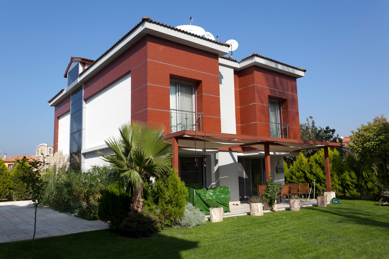 E. BUYUKKOKDERE SAHILEVLERI EV, Mimkare İçmimarlık Ltd. Şti. Mimkare İçmimarlık Ltd. Şti. Modern balcony, veranda & terrace