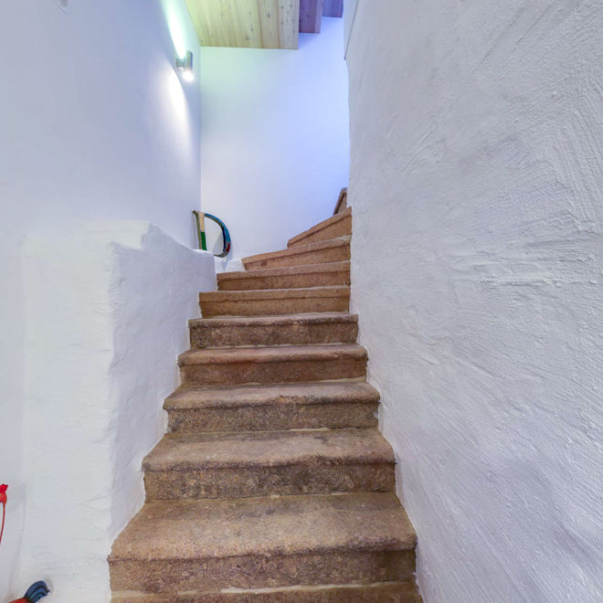 Umbau Stadthaus Hjortshøj & Laursen, ahoch4 Architekten ahoch4 Architekten Scandinavian style corridor, hallway& stairs