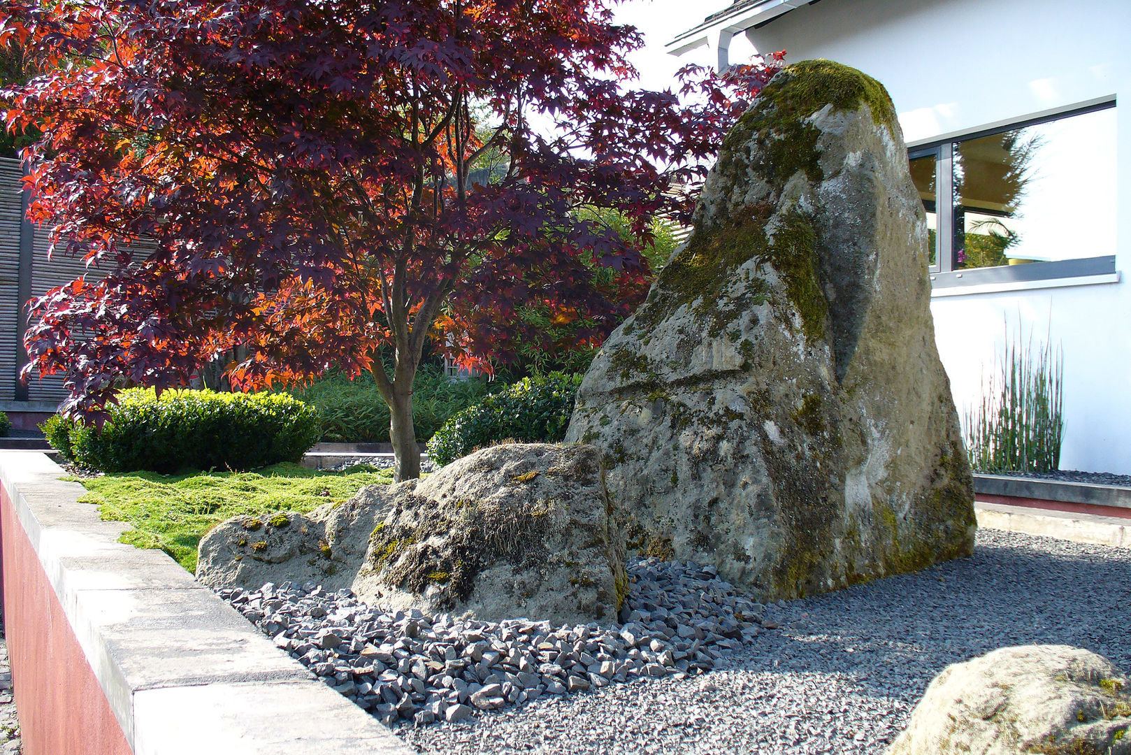 Garten einer Wohngemeinschaft in Schalksmühle, ROJI Japanische Gärten ROJI Japanische Gärten Vườn phong cách châu Á