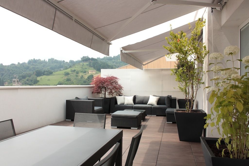 Loft per single, Francesca Bonorandi Francesca Bonorandi Minimalist balcony, veranda & terrace