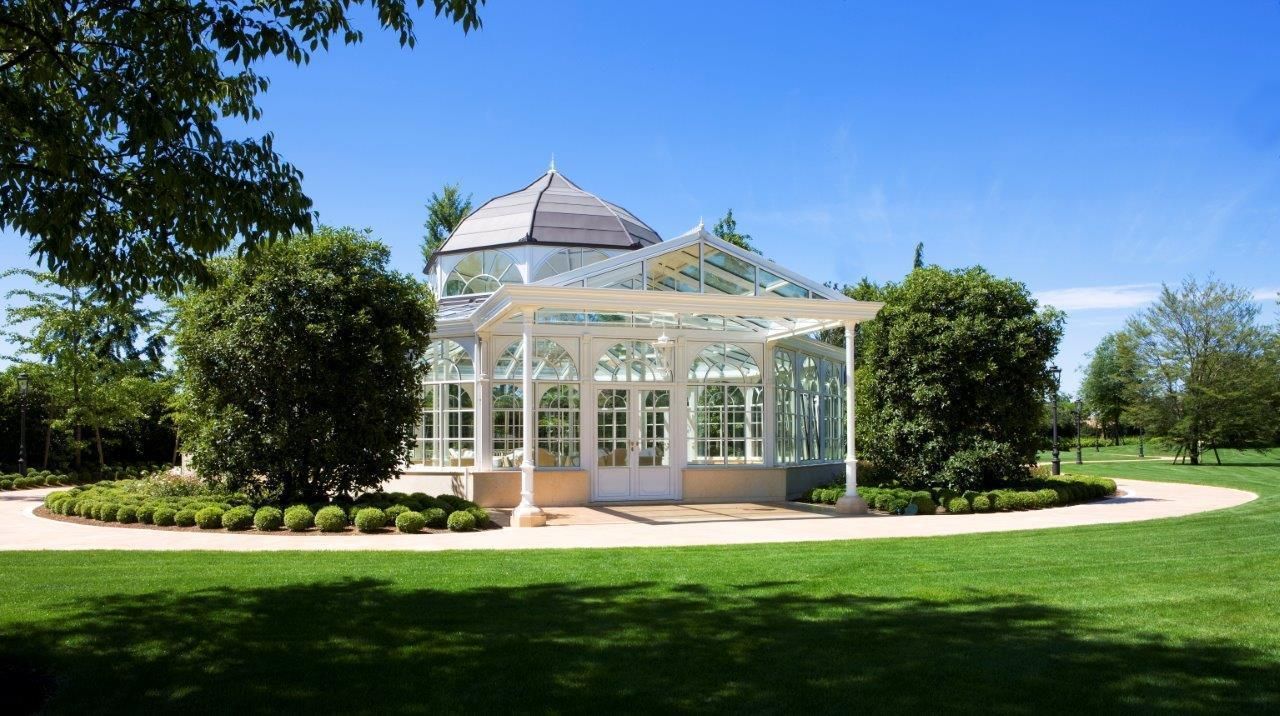 Architektonische Perle in der italienischen Natur, KELLER AG KELLER AG Mediterranean style conservatory