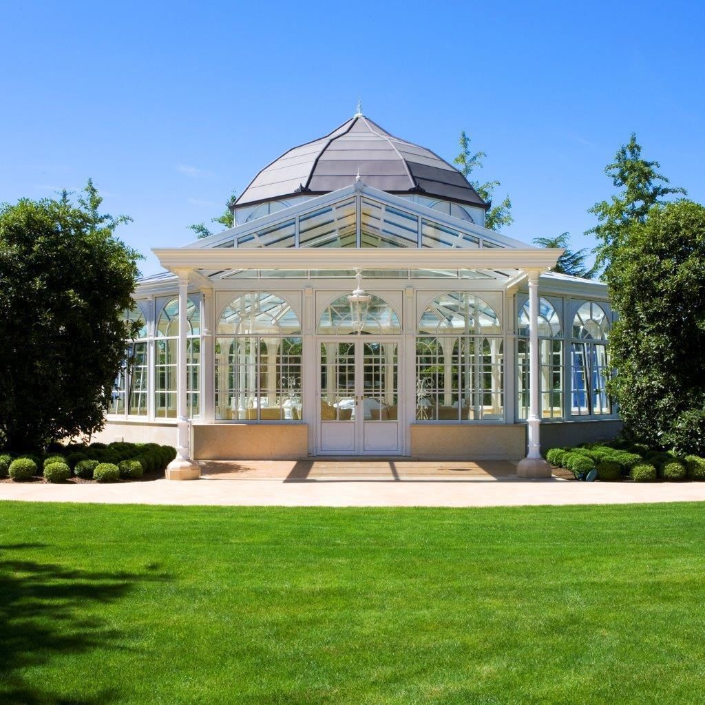 Architektonische Perle in der italienischen Natur, KELLER AG KELLER AG Mediterranean style conservatory