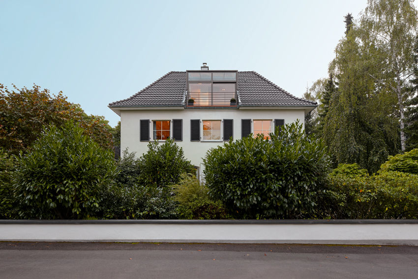 Villa am Rhein – Straßenansicht, Architekturbüro Lehnen Architekturbüro Lehnen Casas modernas: Ideas, imágenes y decoración