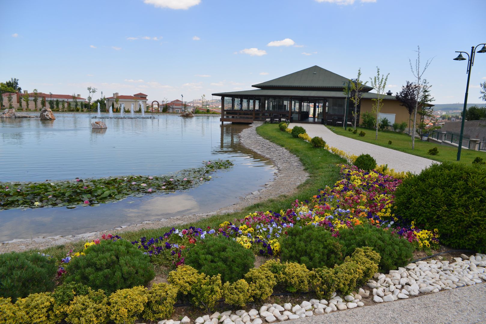 Eskişehir Tepebaşı Belediyesi Toprak Dede Hayrettin Karaca Parkı, Eskişehir Tepebaşı Belediyesi Eskişehir Tepebaşı Belediyesi Jardins modernos