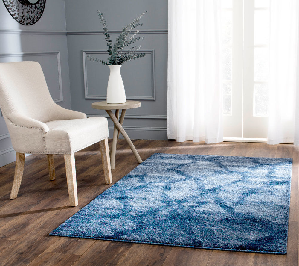 Rugs bring warmth, Love4Home Love4Home غرفة المعيشة ديكورات واكسسوارات