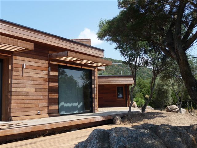 maison bois Corse du Sud, catherine vinciguerra catherine vinciguerra Casas estilo moderno: ideas, arquitectura e imágenes