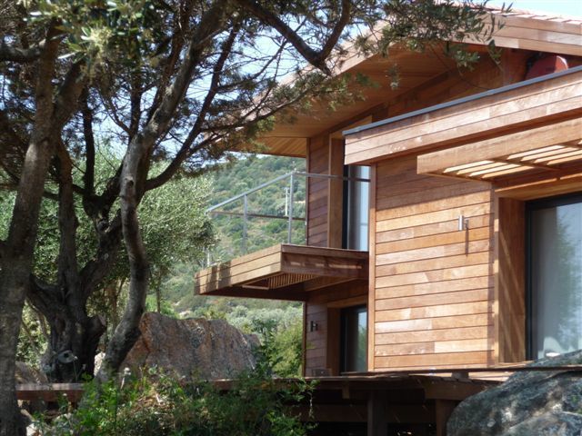 maison bois Corse du Sud, catherine vinciguerra catherine vinciguerra Casas estilo moderno: ideas, arquitectura e imágenes